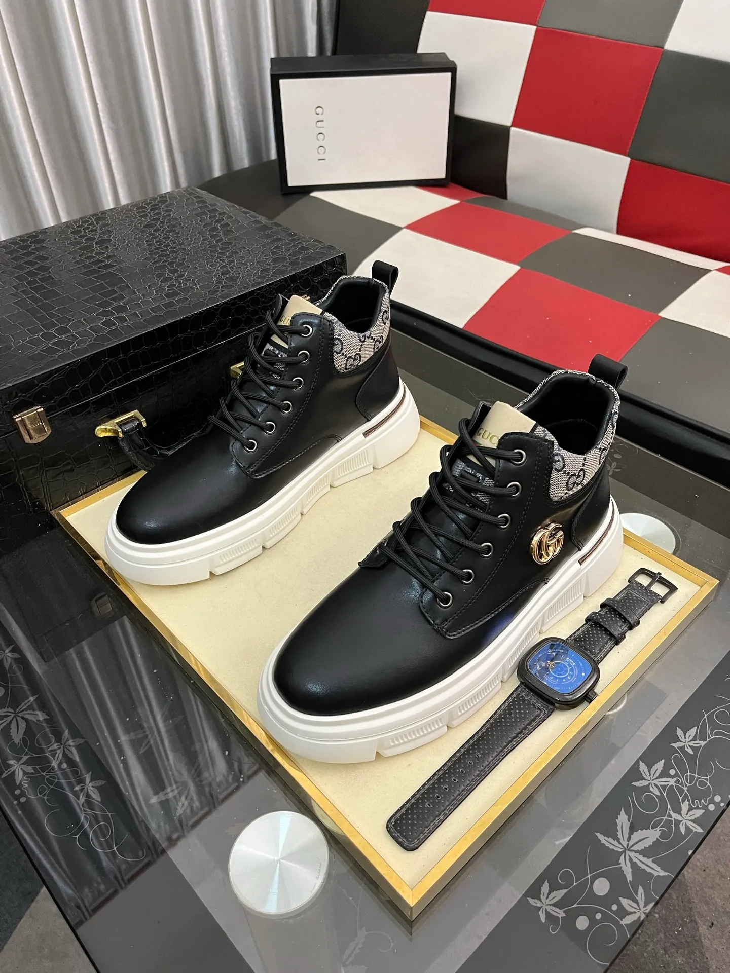Men's shoes💰440⌚️⌚️[GUCCI] Gucci men's casual shoes are absolutely popular🔥The ultimate matching item for trendy men! The charm of super texture is irresistible, the main recommendation, the flower leather color is bright! The upper is made of high-quality cowhide + breathable fabric, sheepskin feet, wear-resistant rubber sole, noble and elegant! Extremely comfortable🎁🎁You can be as handsome as you want💪 38-442️⃣colors available